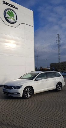 Volkswagen Passat cena 75000 przebieg: 75000, rok produkcji 2018 z Gdańsk małe 154